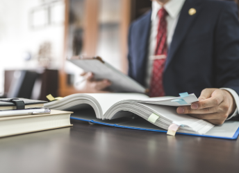 弁護士による精査